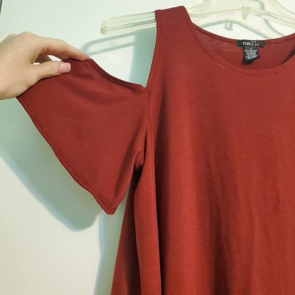 Rue 21 Off-the-shoulder Top - Picture 2 of 3